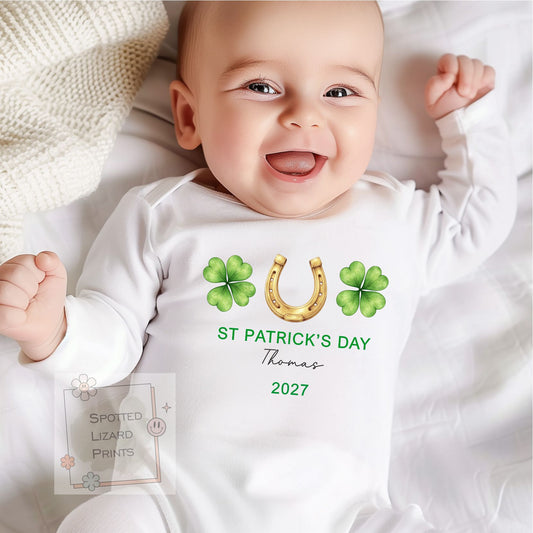Personalized First St Patrick's Day Baby Outfit | Mo Chéad Lá Fhéile Pádraig Sleepsuit | Irish T-shirt | St Patrick's Day Sweatshirt