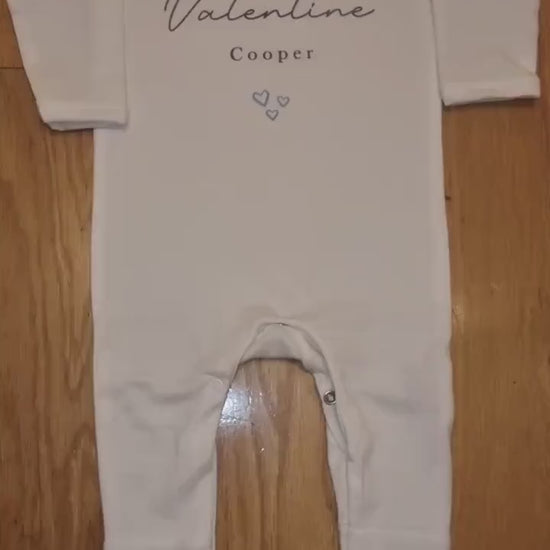 MUMMY's Little Valentines Baby Girl / Boy Outfit (First Valentines 1st Valentines Mummy Mum Valentines l New Mum Gift | Love My Mum)