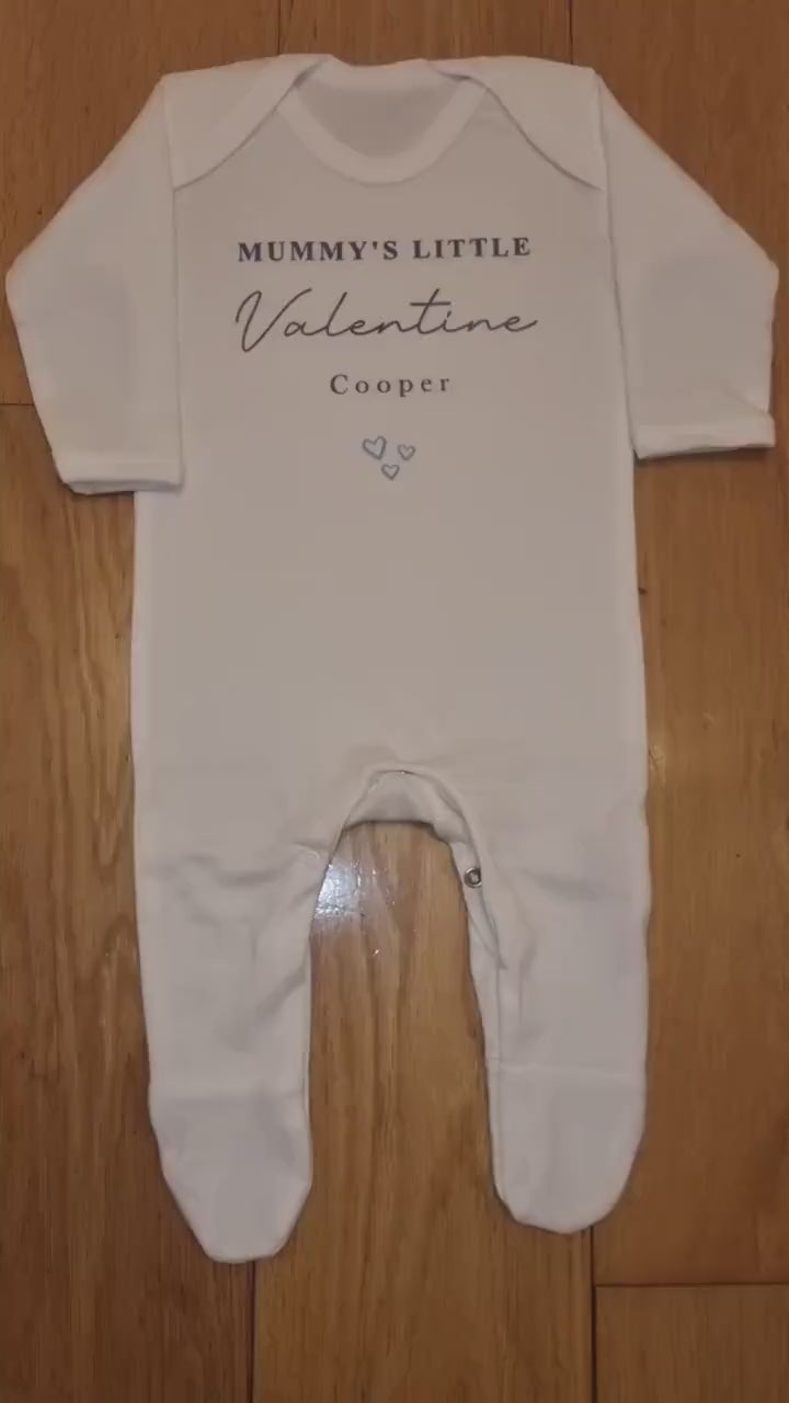 MUMMY's Little Valentines Baby Girl / Boy Outfit (First Valentines 1st Valentines Mummy Mum Valentines l New Mum Gift | Love My Mum)